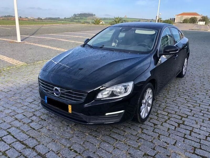 Preto Usado 2017 Volvo S60 Kinetic Sedan | € 15.999 - Imagem 1/4
