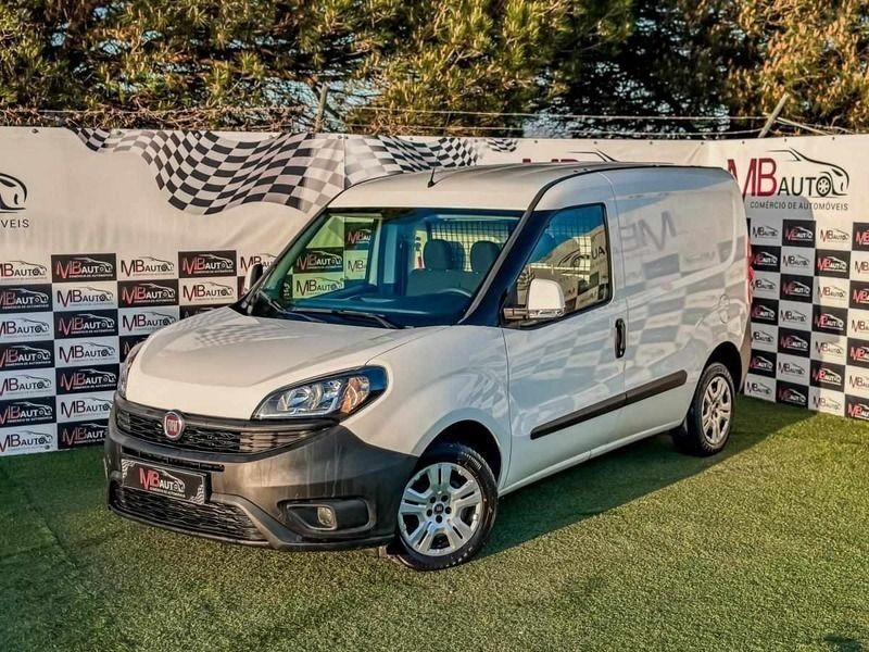 Branco Usado 2020 Fiat Doblò Monovolume | € 15.900 (Caro) - Imagem 1/4