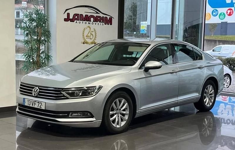 Usado VW Passat 150 HP (110 kW) 2018 Cinza prata Sedan