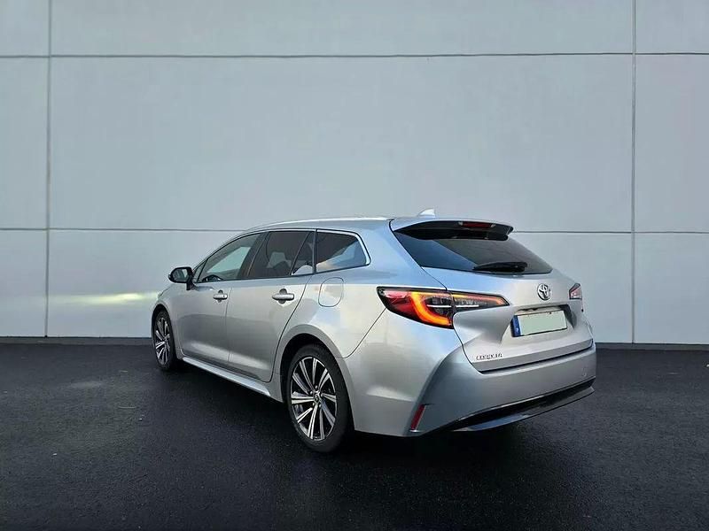 Usado Toyota Corolla Comfort 116 HP (85 kW) 2022 Prateado Carrinha