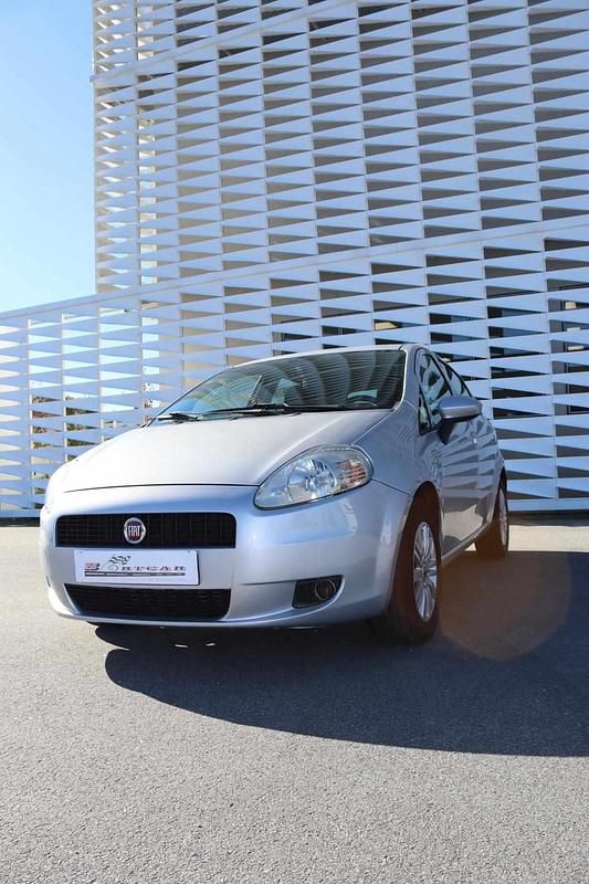 Cinzento Usado 2010 Fiat Grande Punto Citadino | € 4.950 (Preço elevado) - Imagem 1/4