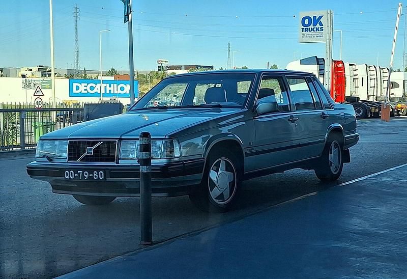 Usado Volvo 760 170 HP (125 kW) 1988 Cinza Sedan