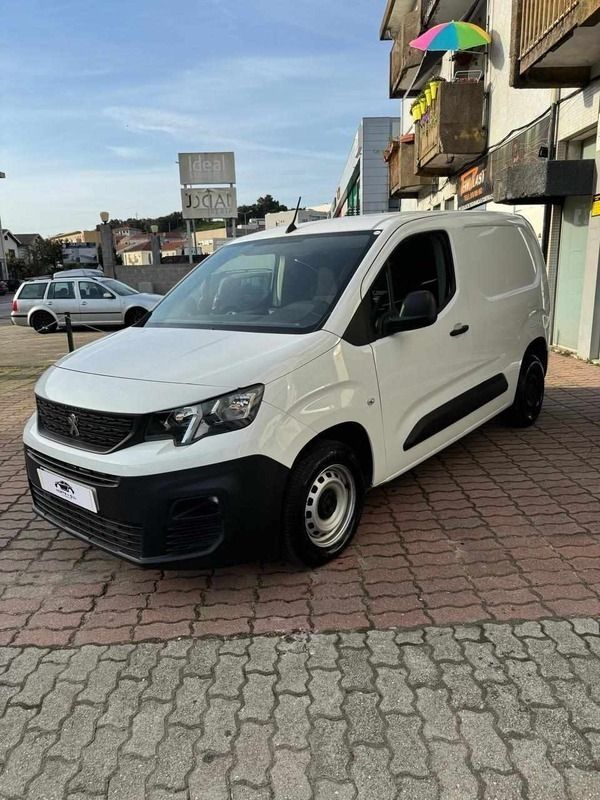 Branco Usado 2021 Peugeot Partner Monovolume | € 14.900 (Preço justo) - Imagem 1/4