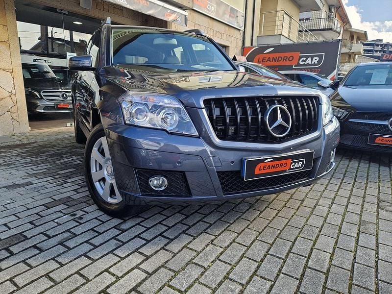 Cinza Usado 2010 Mercedes GLK250 SUV | € 15.990 - Imagem 1/4