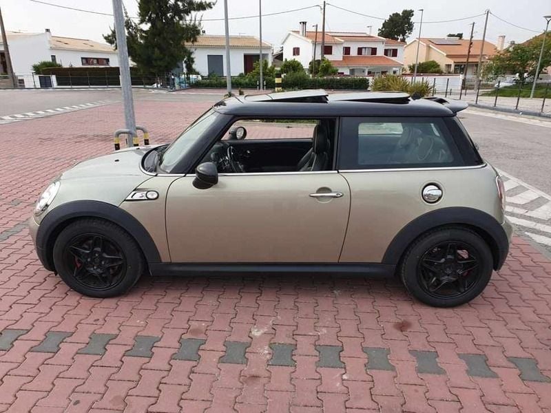 Cinzento Usado 2007 Mini Cooper S Hatch Citadino | € 8.000 (Bom preço) - Imagem 1/4