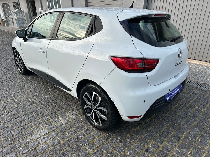 Usado Renault Clio IV Zen 90 HP (66 kW) 2018 Branco