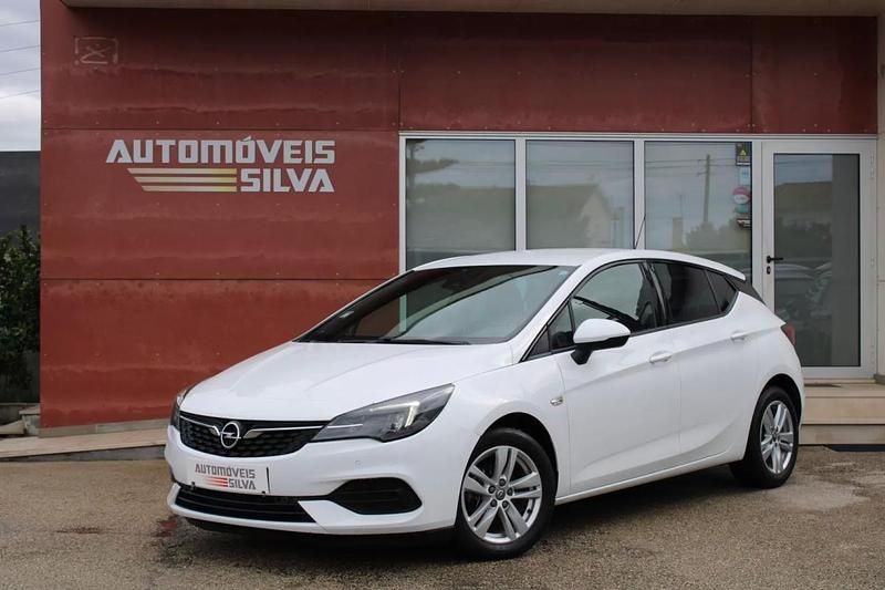 Branco Usado 2020 Opel Astra GS Line Citadino | € 12.990 (Preço justo) - Imagem 1/4
