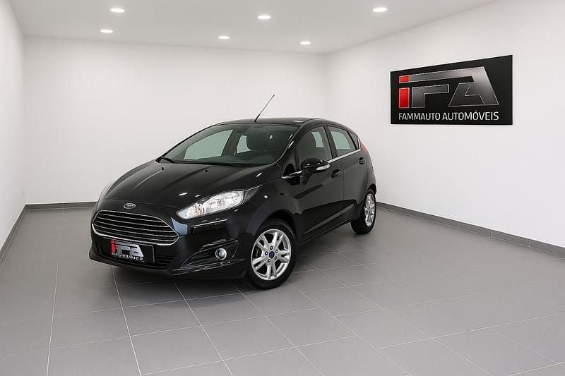 Preto Usado 2015 Ford Fiesta Citadino | € 8.900 (Super Preço) - Imagem 1/4