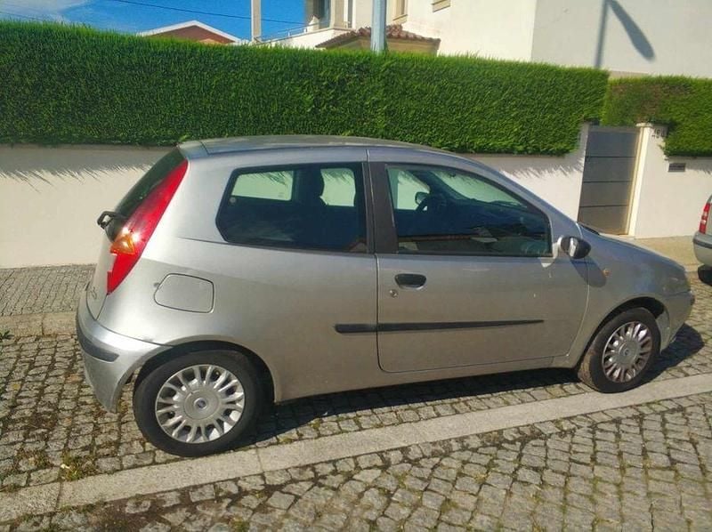 Usado Fiat Punto 60 HP (44 kW) 2002 Citadino