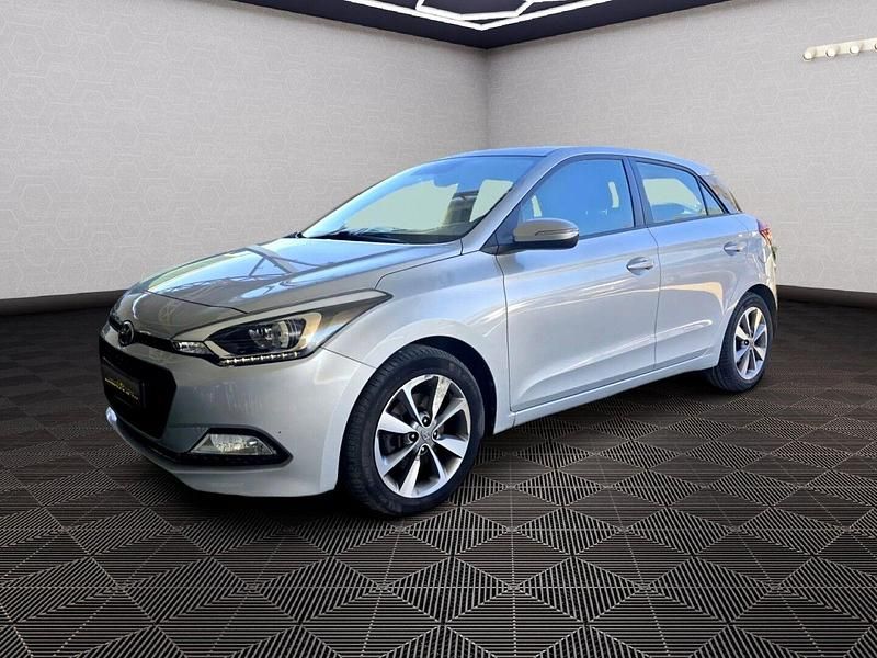 Cinza Usado 2015 Hyundai i20 Passion | € 9.900 (Preço justo) - Imagem 1/4