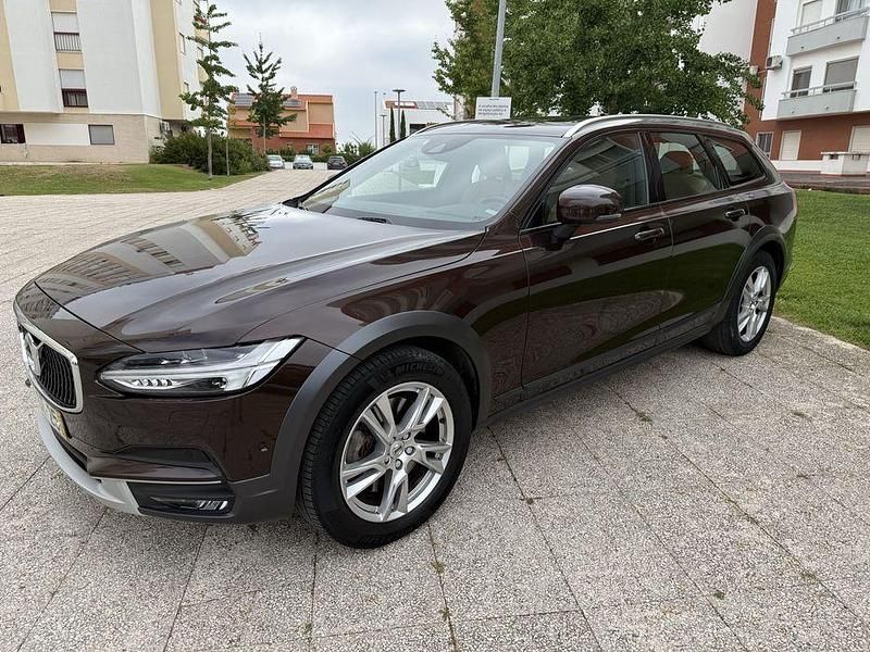 Usado 2017 Volvo V90 CC Plus Carrinha | € 23.900 - Imagem 1/4