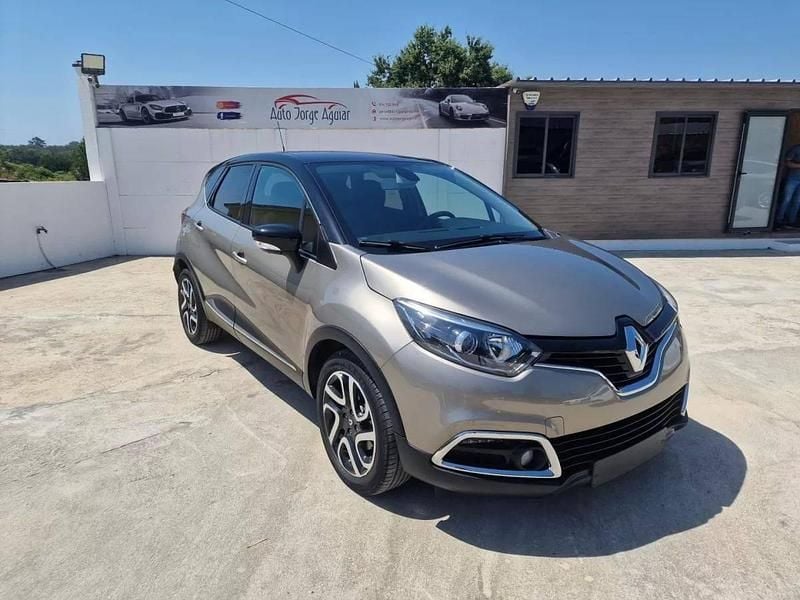 Cinzento Usado 2014 Renault Captur SUV | € 13.490 (Preço justo) - Imagem 1/4