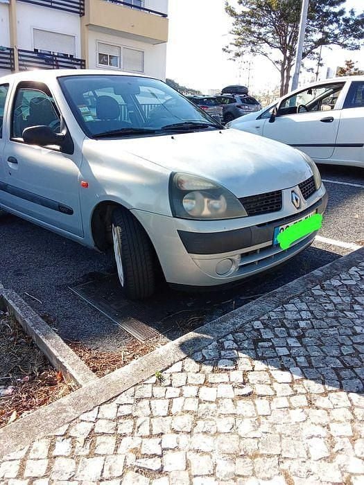 Usado 2002 Renault Clio II Sedan | € 1.450 - Imagem 1/4