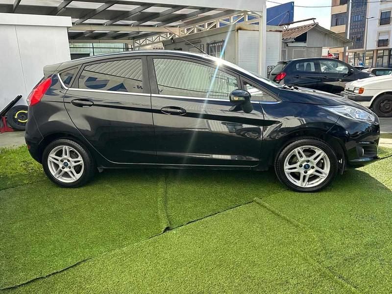 Usado Ford Fiesta Titanium 75 HP (55 kW) 2013 Preto Citadino