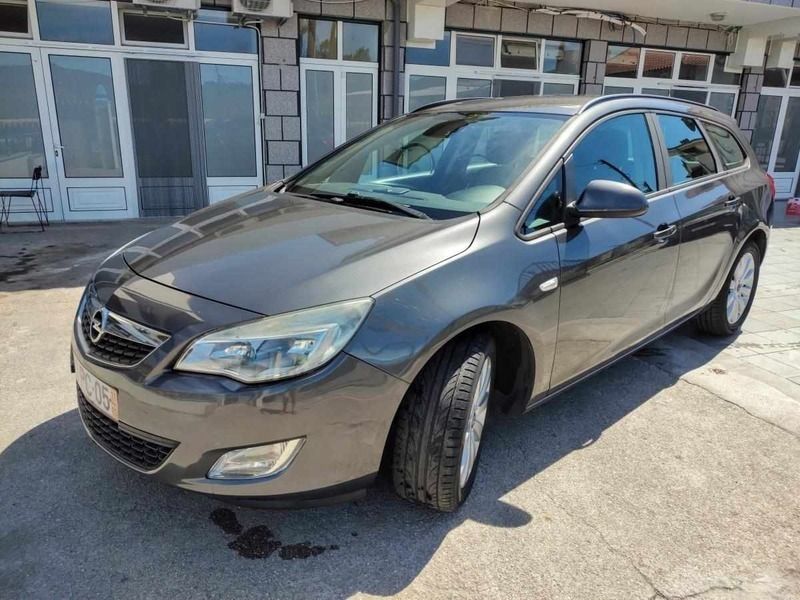 Cinzento Usado 2011 Opel Astra Carrinha | € 4.399 (Bom preço) - Imagem 1/3