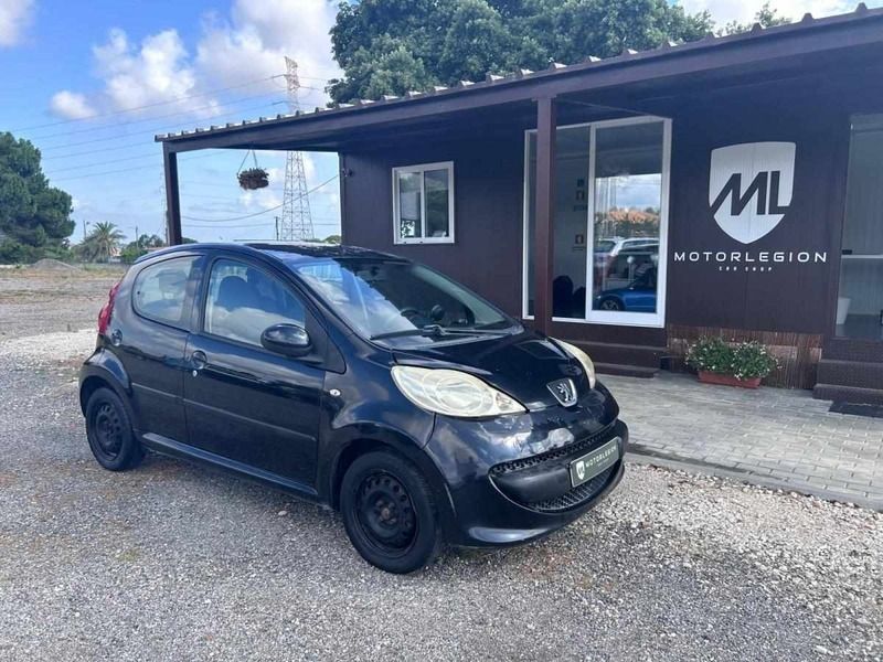 Preto Usado 2006 Peugeot 107 Citadino | € 4.900 - Imagem 1/4