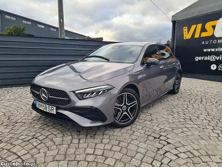 Cinza Usado 2024 Mercedes A250 AMG line Citadino | € 43.990 (Caro) - Imagem 1/1