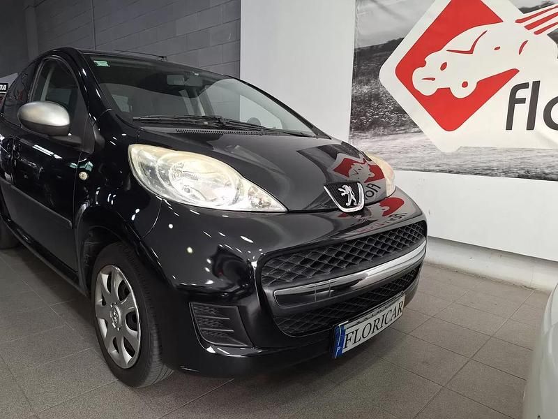 Preto Usado 2009 Peugeot 107 Citadino | € 5.900 (Preço justo) - Imagem 1/4