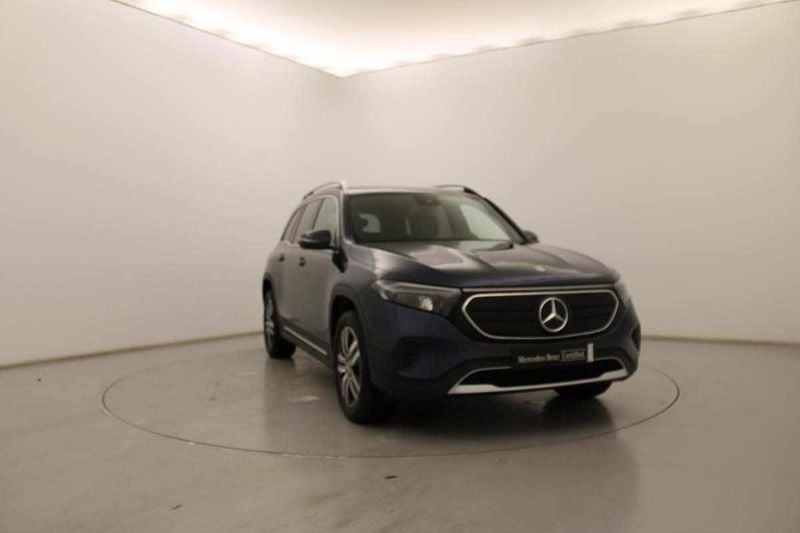 Azul Usado 2023 Mercedes EQB300 SUV | € 39.990 - Imagem 1/4