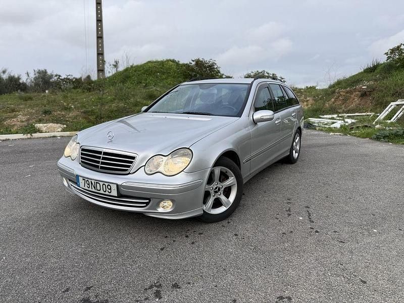 Usado 2005 Mercedes C220 Avantgarde Sedan | € 6.000 (Preço justo) - Imagem 1/4