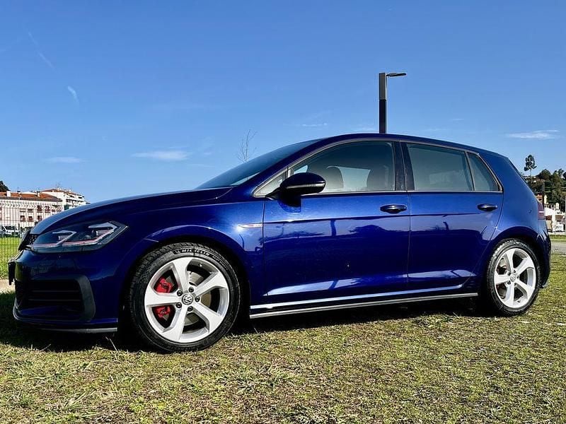 Azul Usado 2017 VW Golf VII GTI Sedan | € 24.900 (Preço justo) - Imagem 1/4