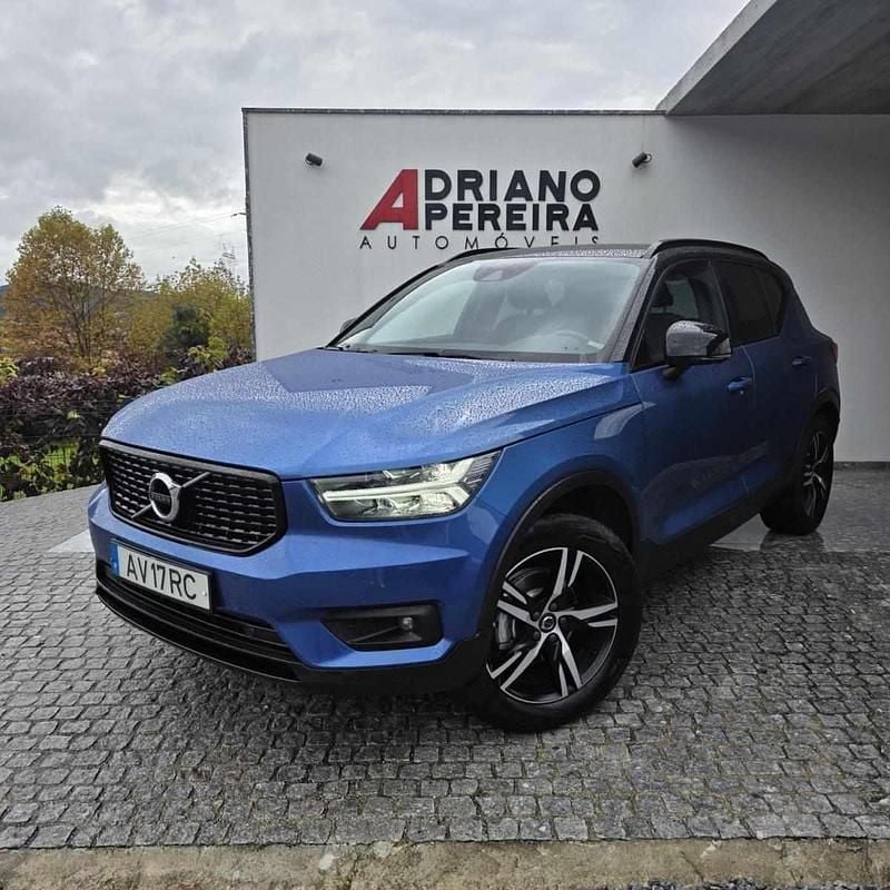 Azul Usado 2018 Volvo XC40 R-Design SUV | € 26.990 (Preço justo) - Imagem 1/4