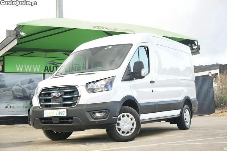 Usado Ford Transit 135 kW (184 HP) 2023 Branco Sedan
