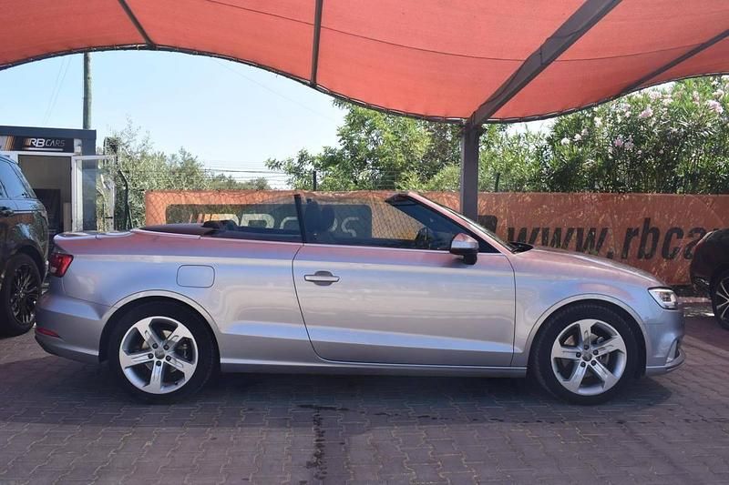 Usado Audi A3 116 HP (85 kW) 2017 Cinzento Cabrios