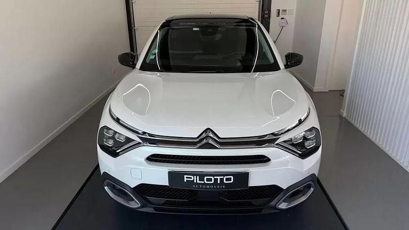 Usado Citroën e-C4 Shine 100 kW (136 HP) 2023 Branco Sedan