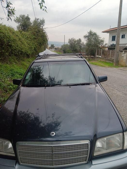 Usado 1997 Mercedes C250 Sedan | € 1.800 - Imagem 1/3