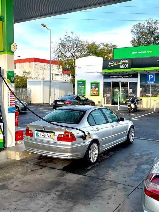 Usado 1999 BMW 320 Sedan | € 1.300 - Imagem 1/4