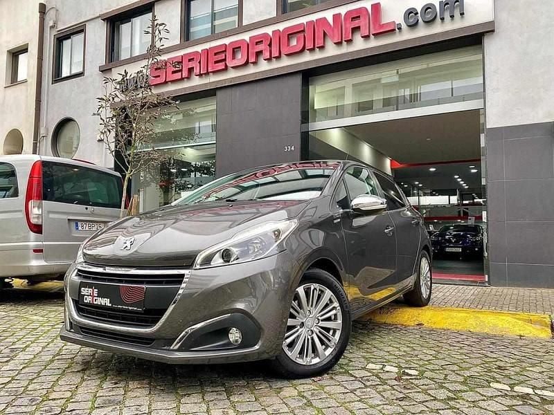 Cinzento Usado 2018 Peugeot 208 Citadino | € 8.600 (Bom preço) - Imagem 1/4