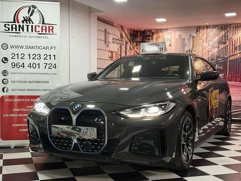 Usado BMW i4 250 kW (340 HP) 2023 Azul Sedan