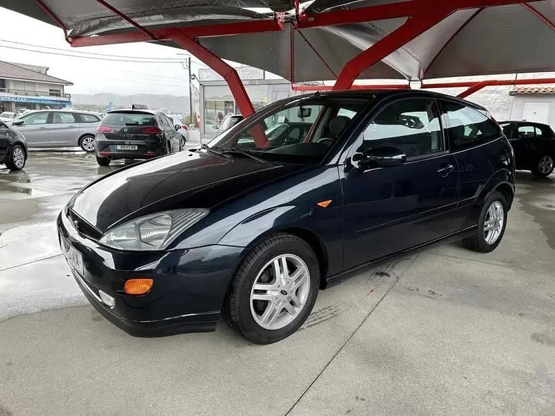 Azul Usado 2001 Ford Focus Trend Citadino | € 3.995 - Imagem 1/4