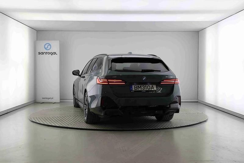 Usado BMW i5 250 kW (340 HP) 2024 Verde Carrinha