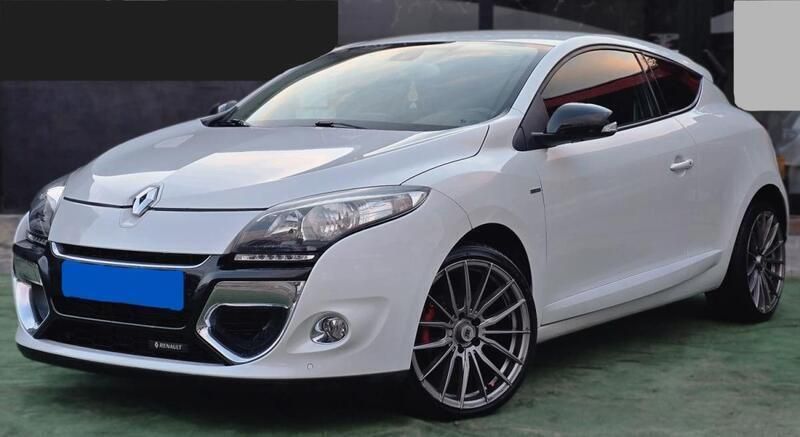 Branco Usado 2013 Renault Mégane III Bose Edition Citadino | € 9.900 (Preço justo) - Imagem 1/4