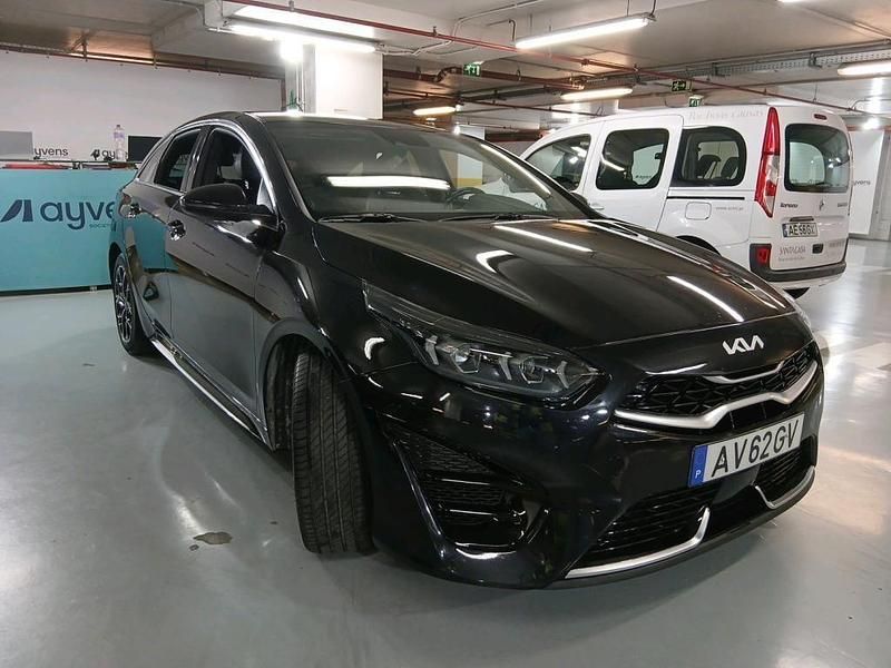 Usado Kia ProCeed 120 HP (88 kW) 2022 Preto Carrinha