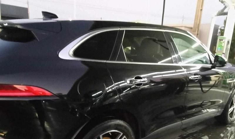Usado Jaguar F-Pace 180 HP (132 kW) 2016 Preto SUV