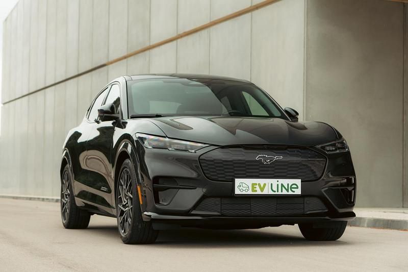 Cinza Usado 2022 Ford Mustang Mach-E GT SUV | € 39.990 - Imagem 1/4