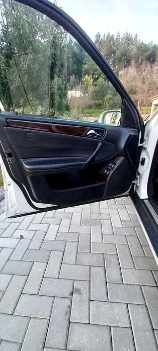 Usado Mercedes C220 Elegance 140 HP (102 kW) 2002 Sedan