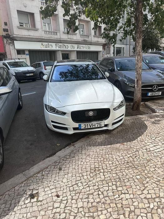 Usado 2016 Jaguar XE Sedan | € 16.750 - Imagem 1/4