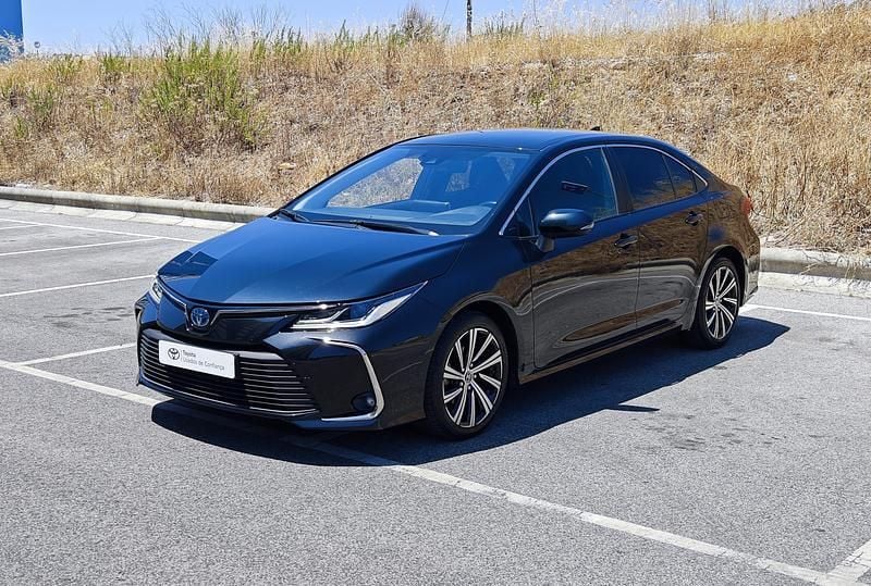 Preto (pintura metalizada) Usado 2022 Toyota Corolla Sedan | € 26.500 (Preço justo) - Imagem 1/4