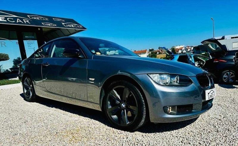 Cinza Usado 2009 BMW 320 Luxury Line Sedan | € 15.750 - Imagem 1/4
