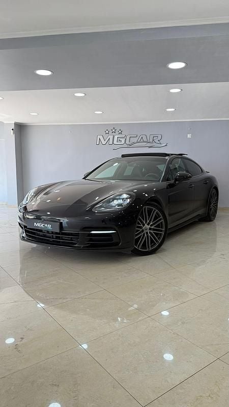Preto Usado 2018 Porsche Panamera 4 Sedan | € 68.980 - Imagem 1/4