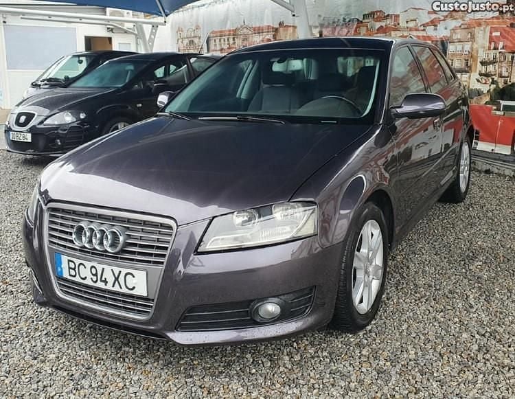 Cinza Usado 2011 Audi A3 Attraction Sedan | € 9.650 (Preço justo) - Imagem 1/1