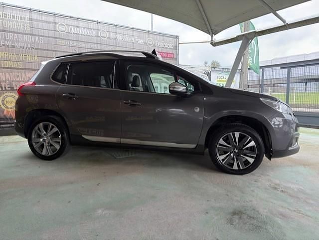 Usado Peugeot 2008 83 HP (61 kW) 2016 Cinzento SUV