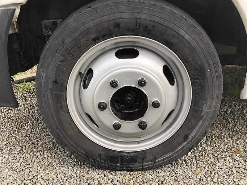 Usado Ford Transit 90 HP (66 kW) 2001 Branco Sedan