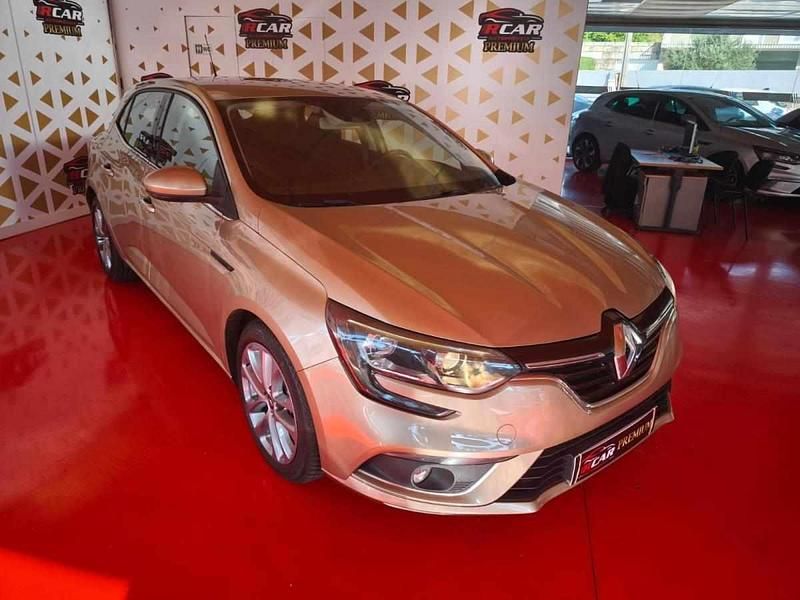 Usado Renault Mégane III 100 HP (73 kW) 2016 Outra