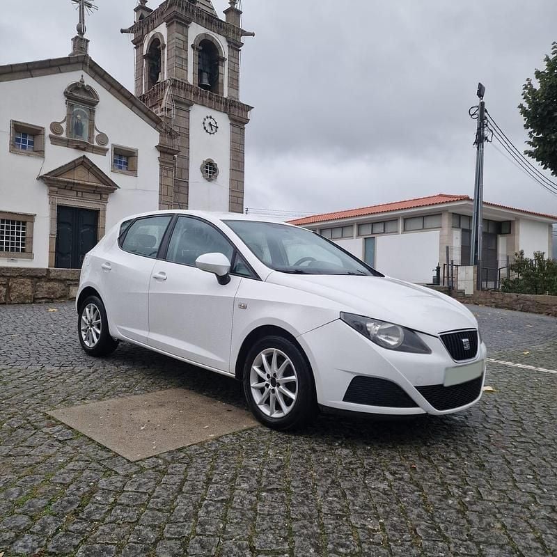 Branco Usado 2010 Seat Ibiza Style | € 5.900 (Bom preço) - Imagem 1/4