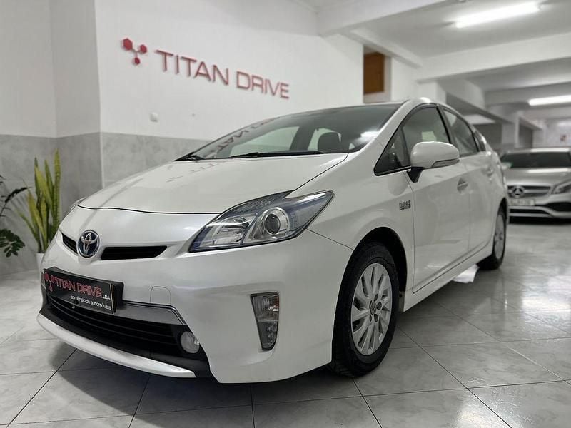 Branco Usado 2015 Toyota Prius Premium Citadino | € 14.900 - Imagem 1/4